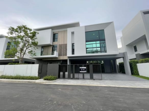 Nantawan Rama 9 Srinakarin
