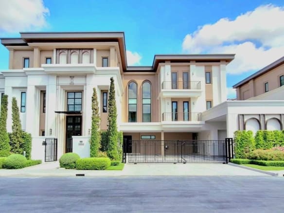 CINQ ROYAL Krungthep Kreetha