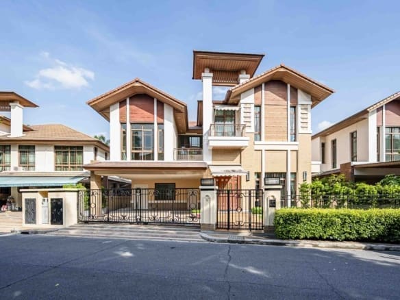 Baan Sansiri Sukhumvit 67