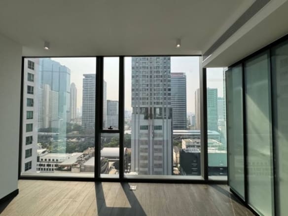 Tait Sathorn 12