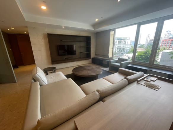 Hampton Thonglor 10