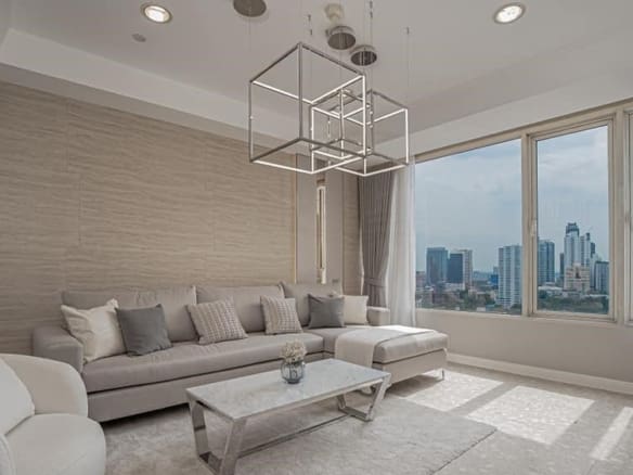 Hampton Thonglor 10