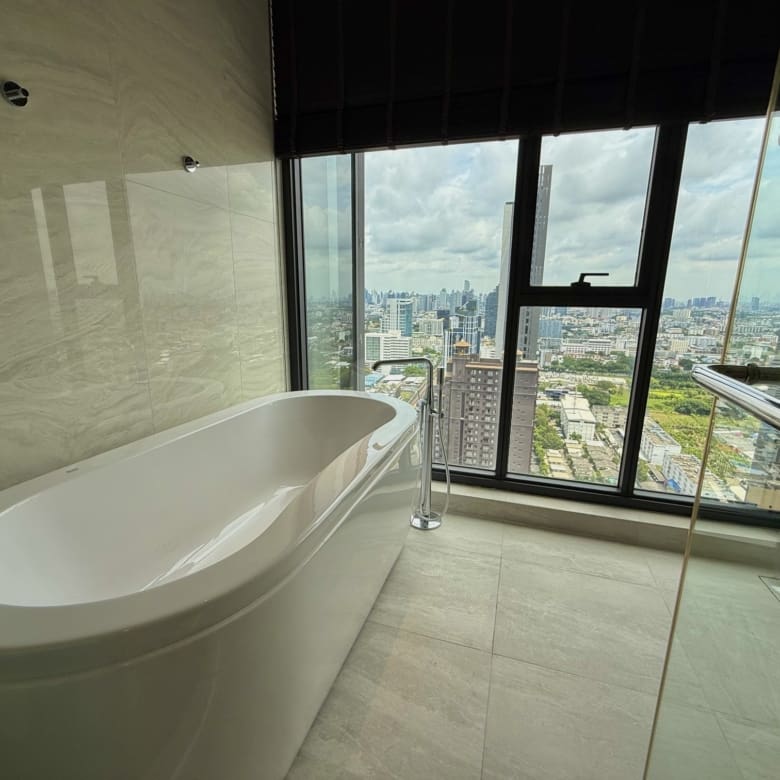 Quinn Sukhumvit 101