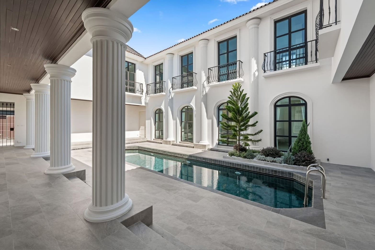 Luxury house in Ladprao for Sale