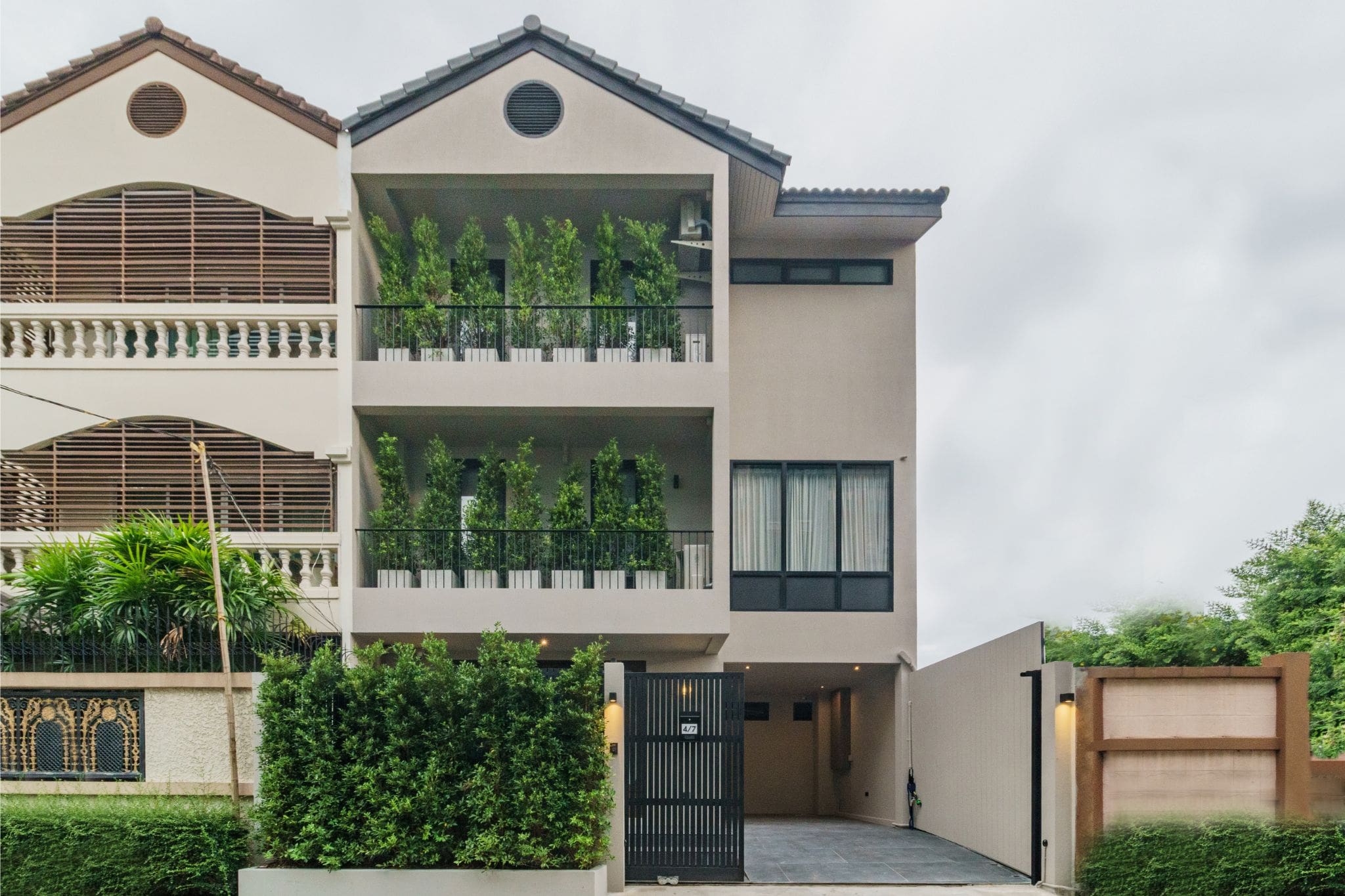 1 Front H Townhouse Pridi 26