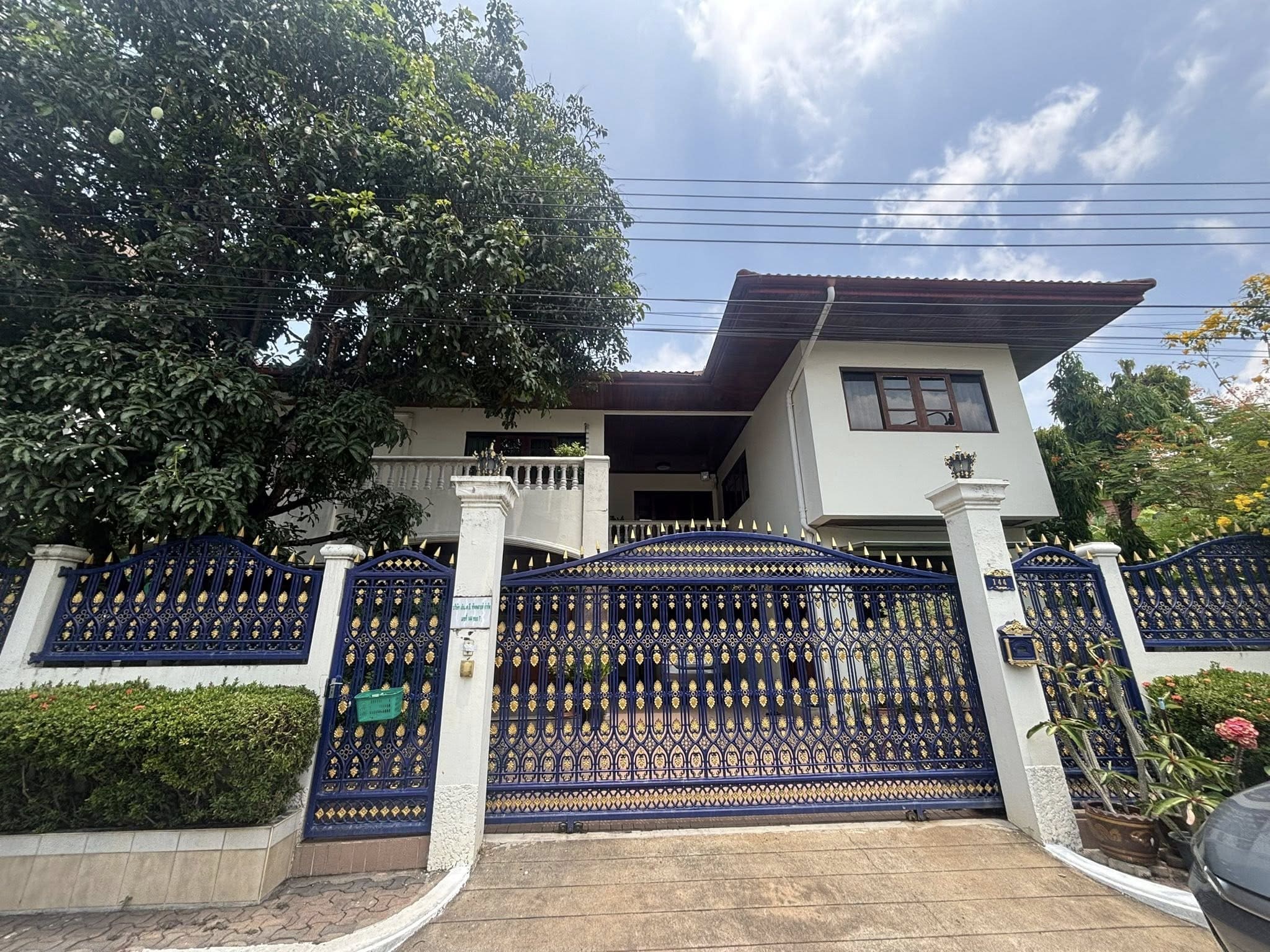 1 Baan Phakamas