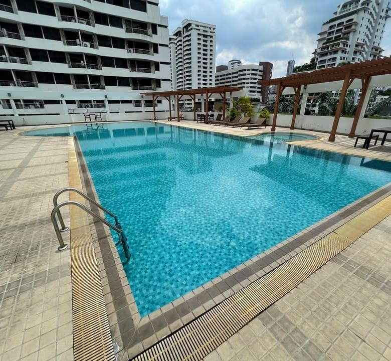 Supalai Place Sukhumvit 39