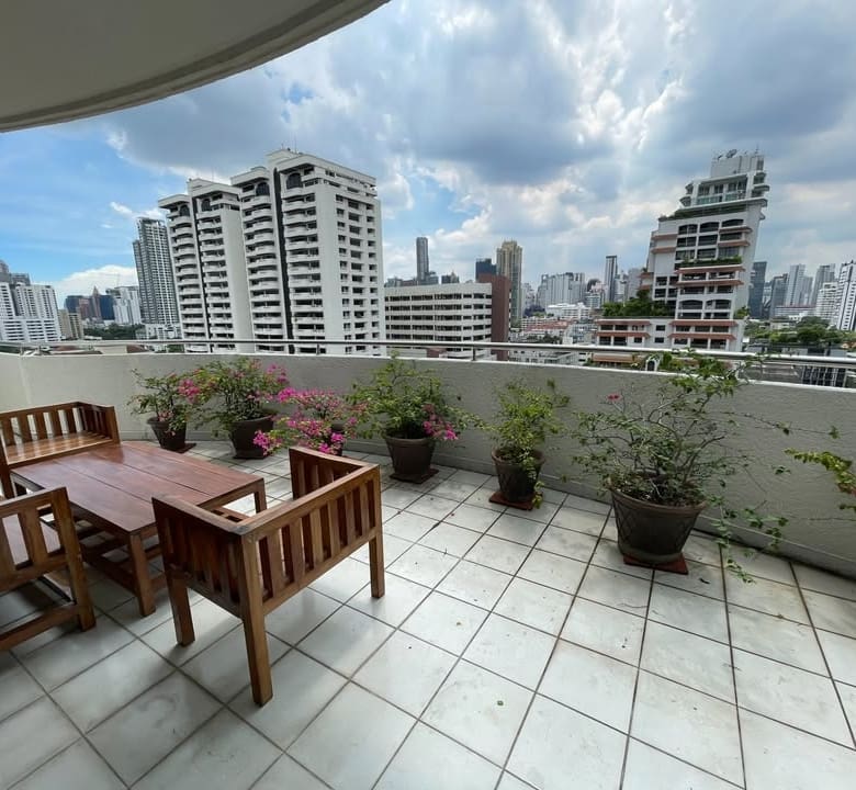 Supalai Place Sukhumvit 39