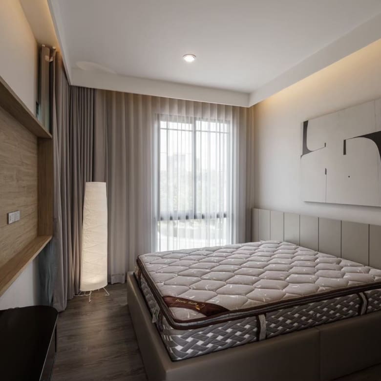 Baan Klang Muang Sukhumvit 77