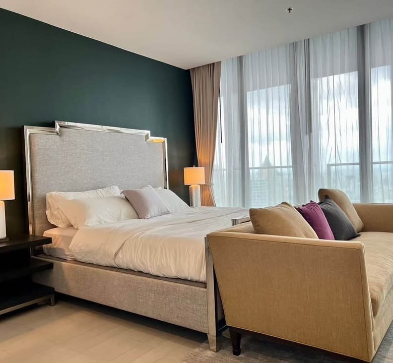 Noble Ploenchit