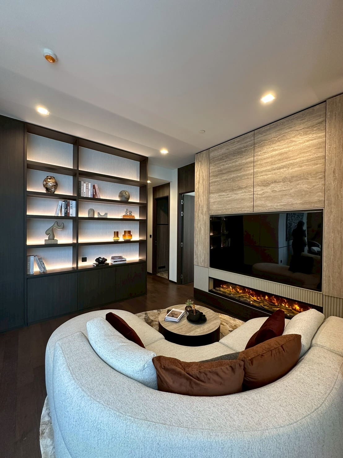 AESTIQ Thonglor