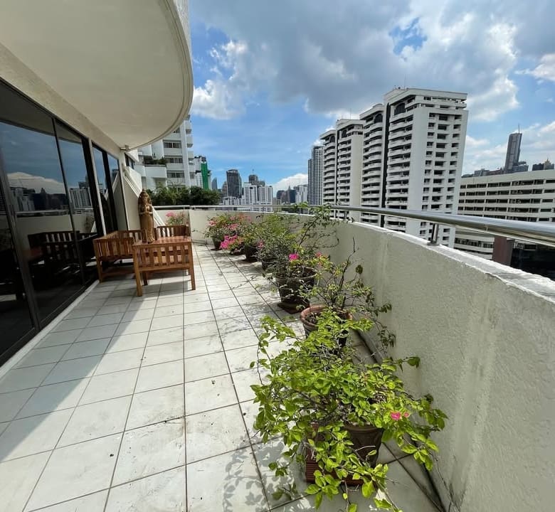 Supalai Place Sukhumvit 39