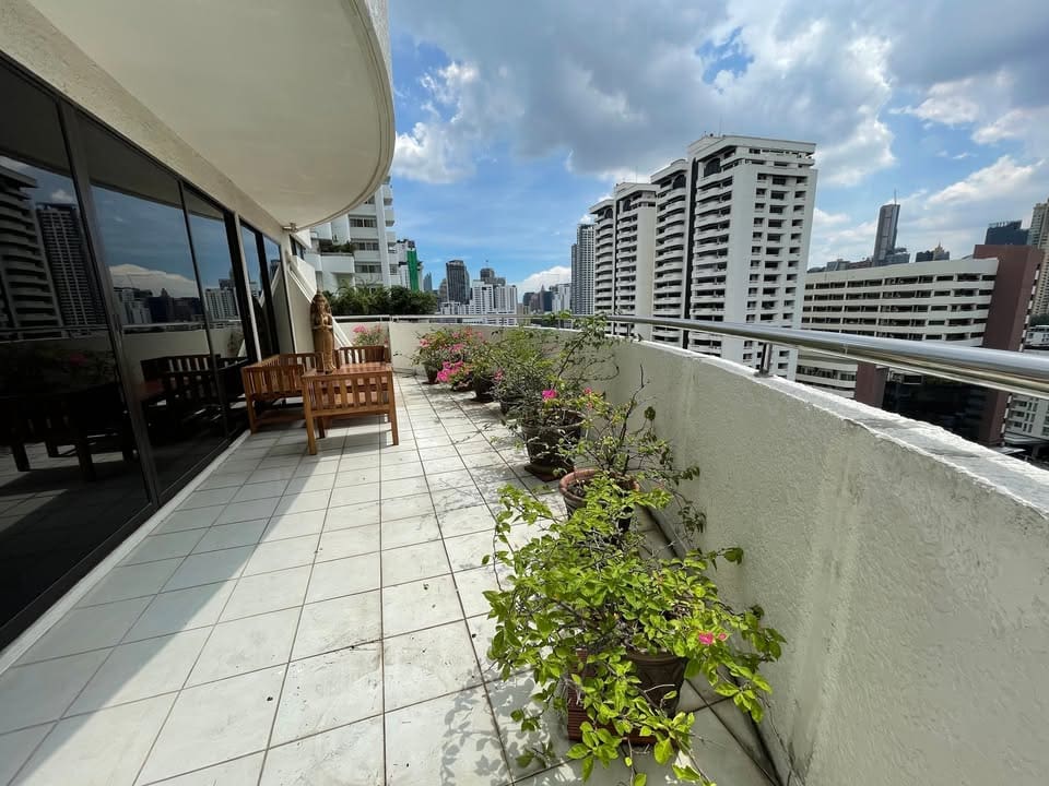 Supalai Place Sukhumvit 39
