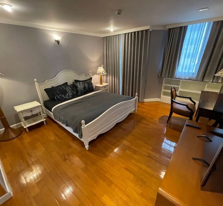 Supalai Place Sukhumvit 39