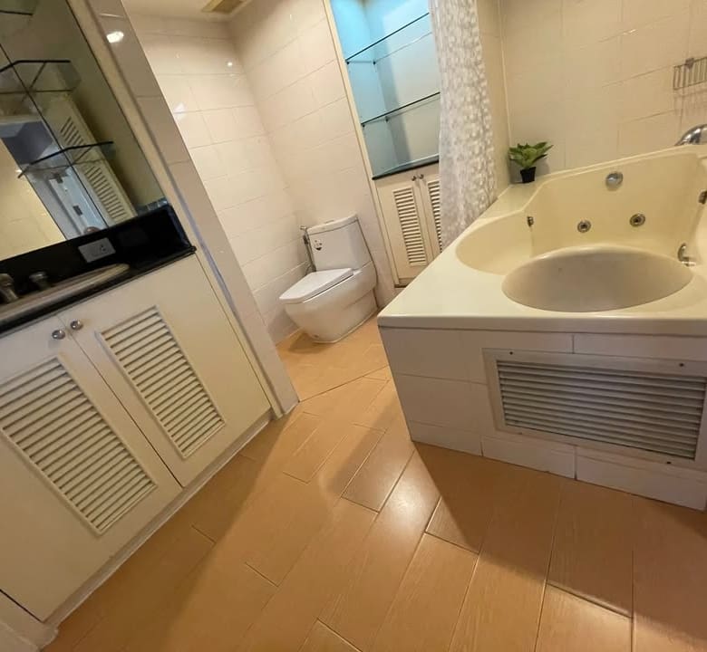 Supalai Place Sukhumvit 39