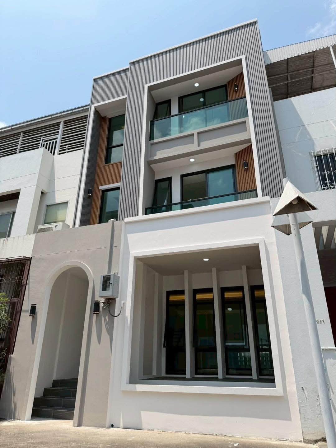 707454526_990230740268532_5907103155899345994_n Single House Sukhumvit 101