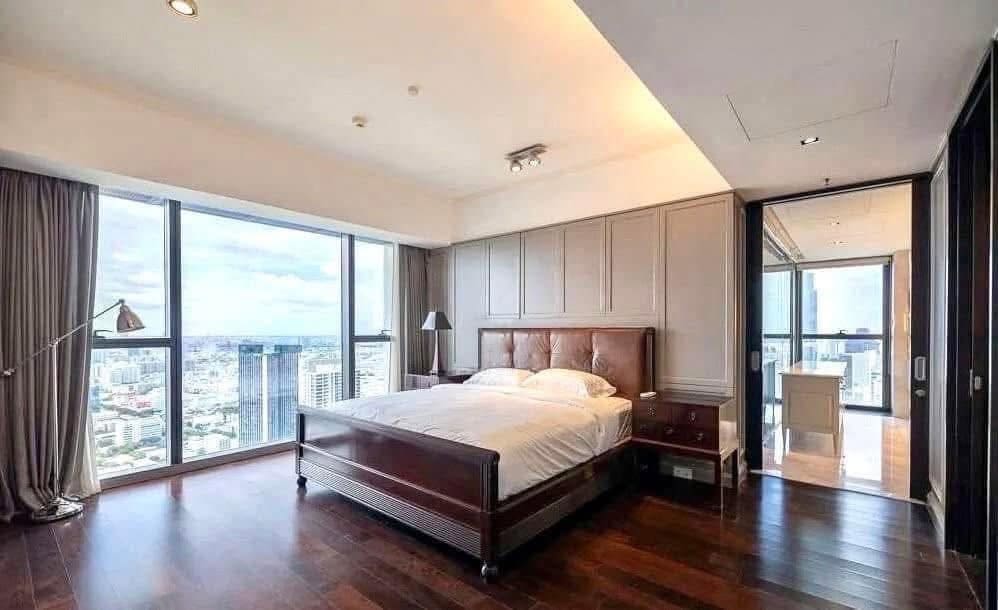 The Met Sathorn