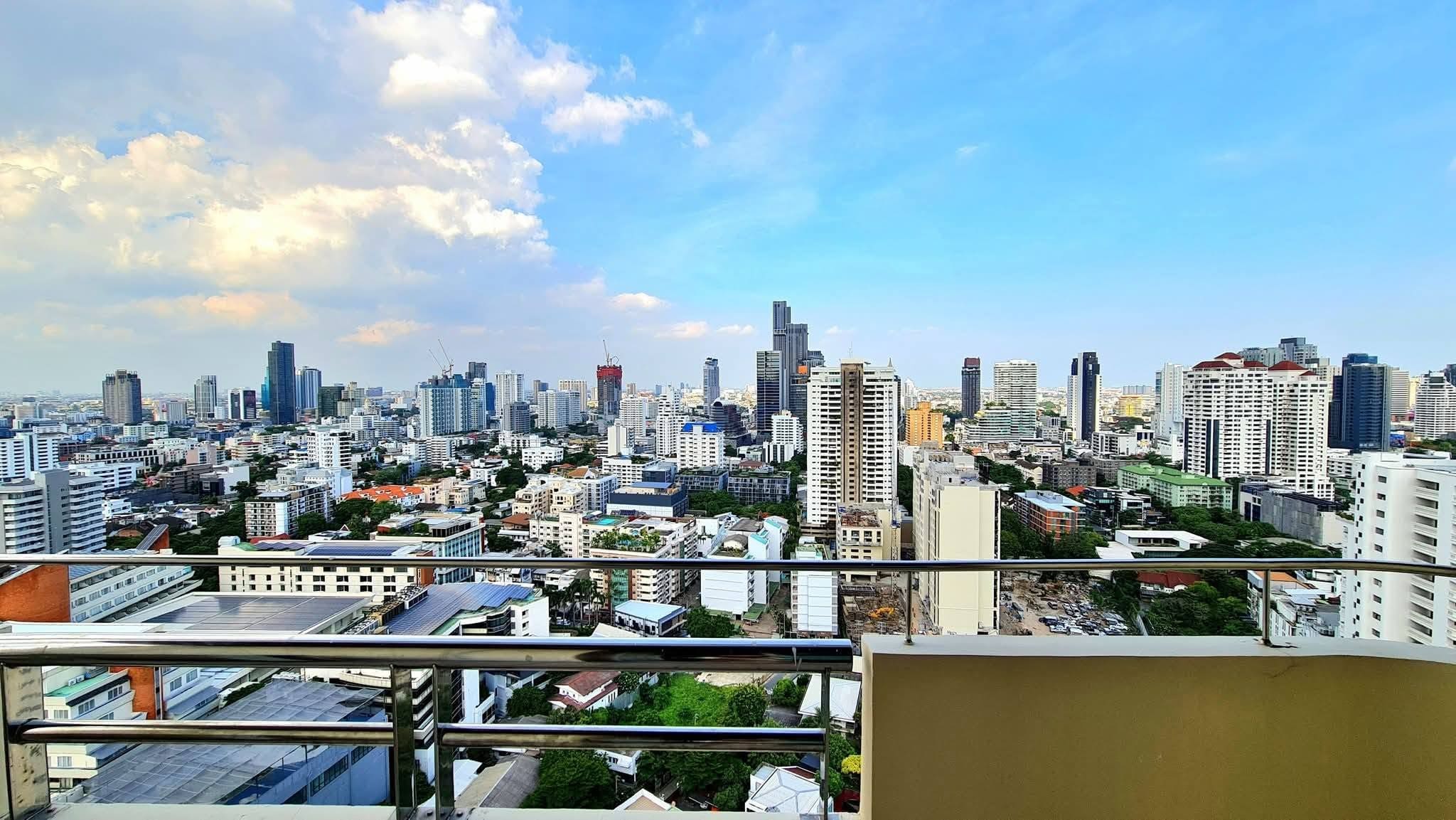 Piyathip Place
