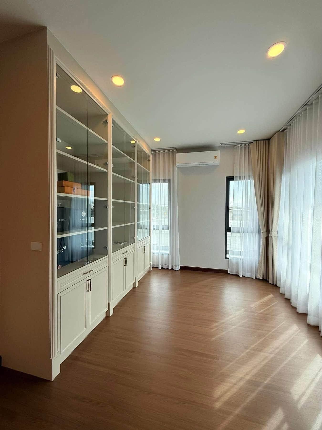 The City Sathorn-Suksawat