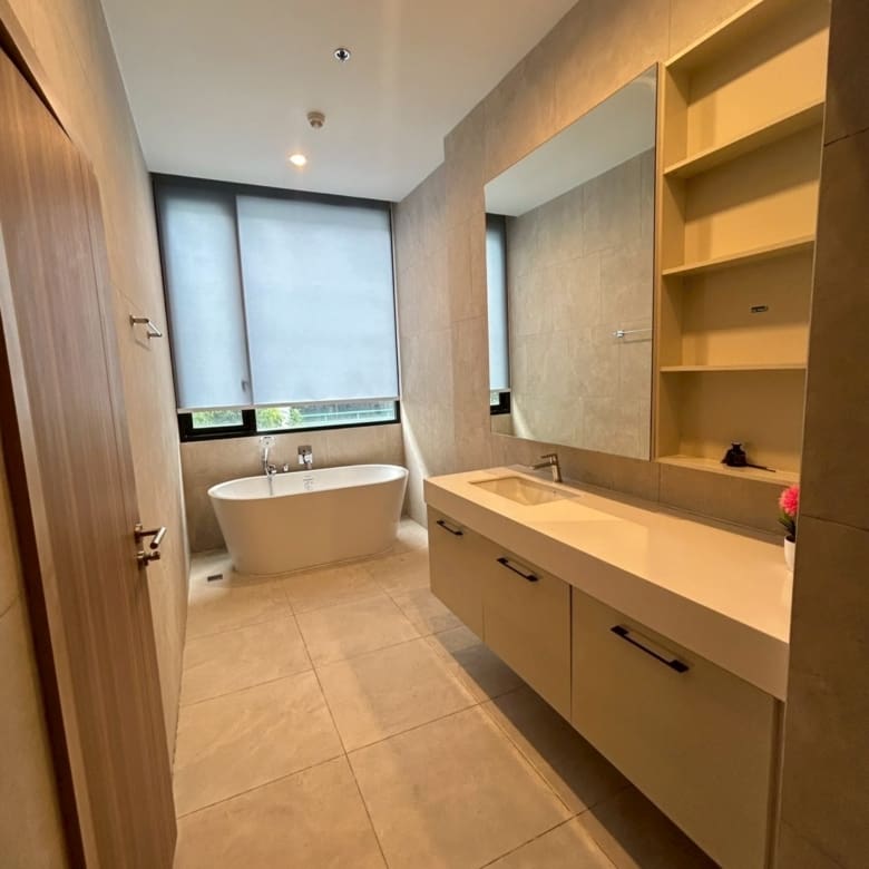 Sathorn 111