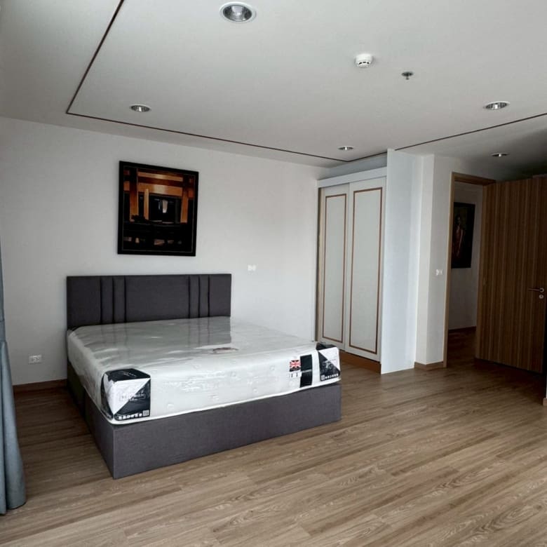 Sathorn 111