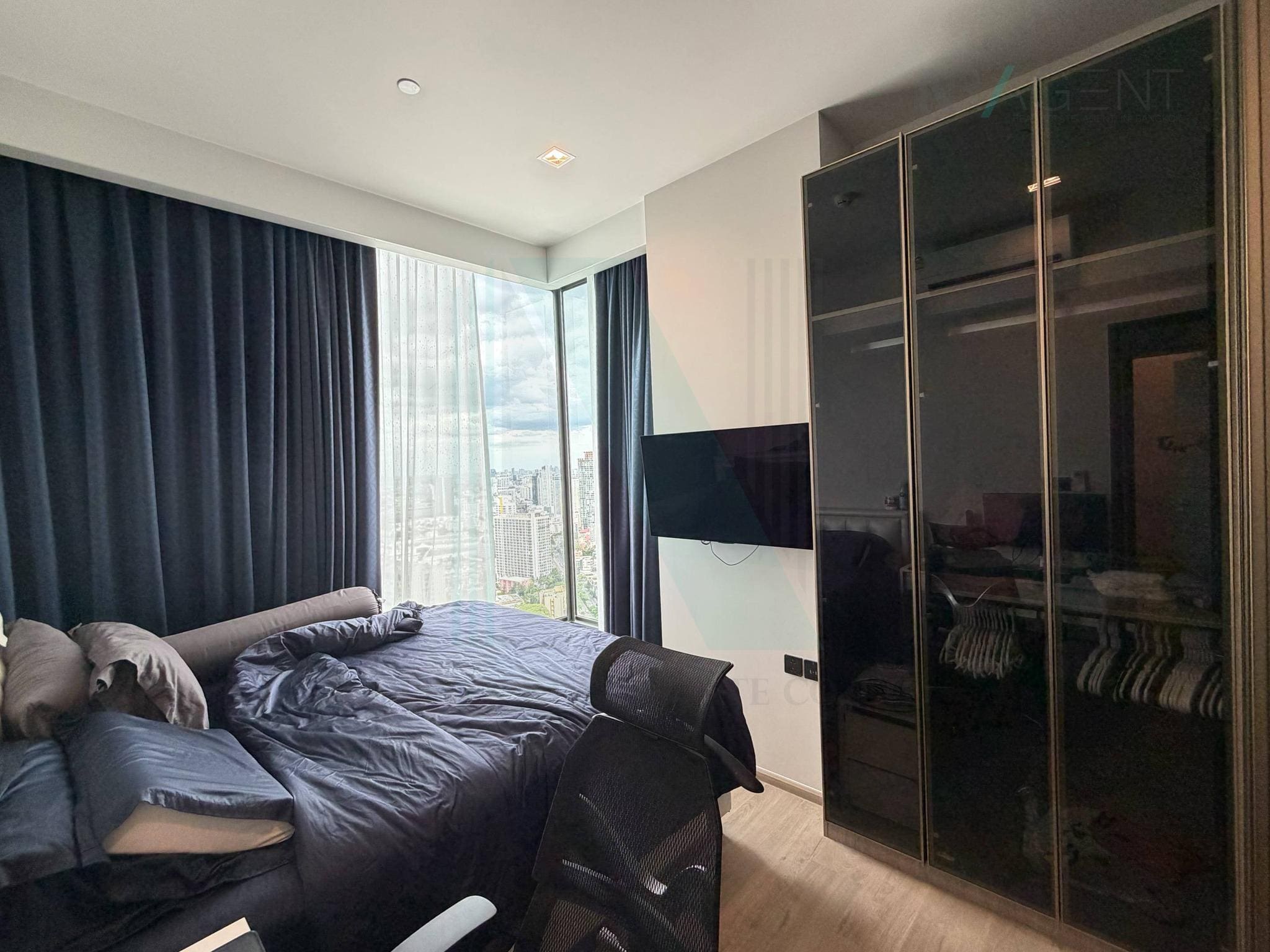 The Crest Park Residences