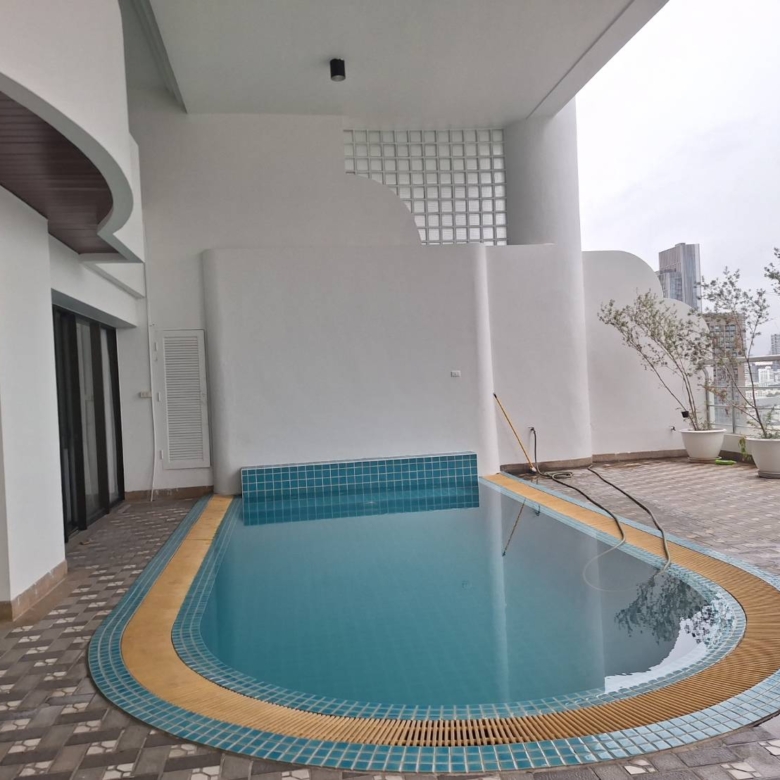 Le Raffine Sukhumvit 24