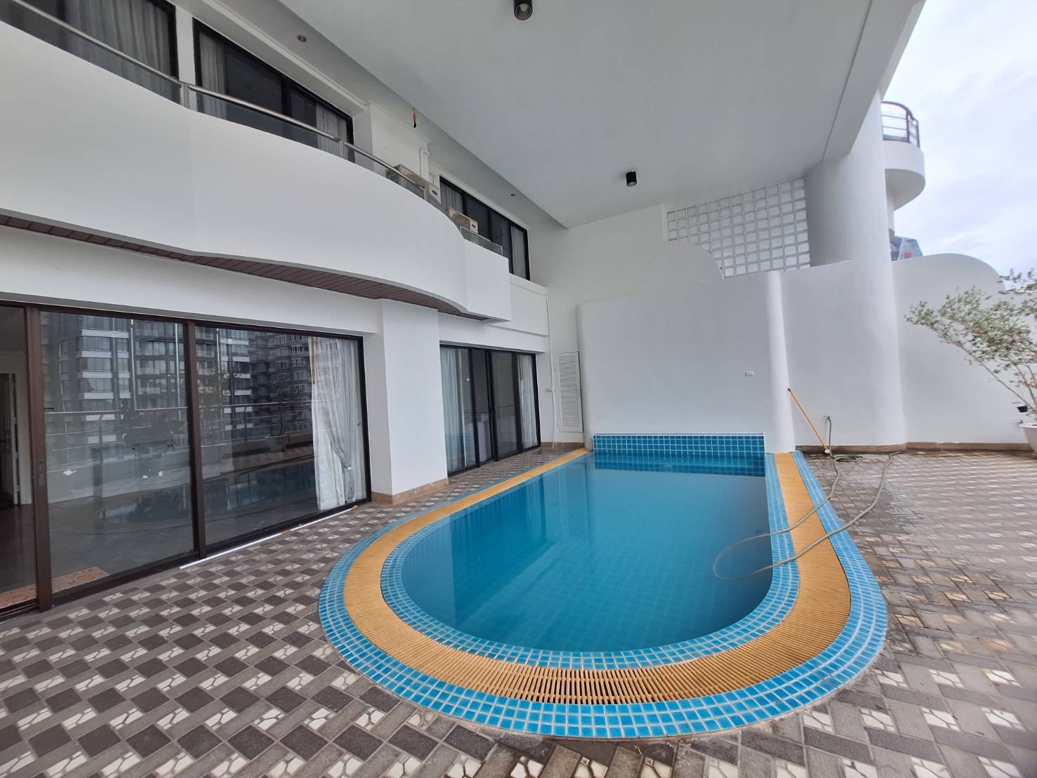 Le Raffine Sukhumvit 24