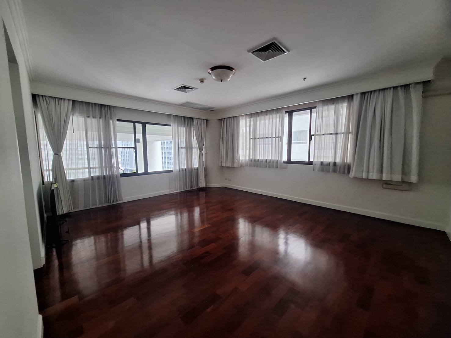 Le Raffine Sukhumvit 24