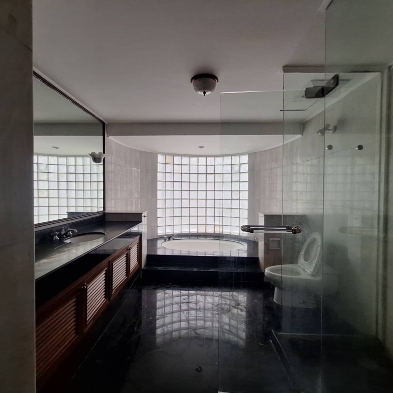 Le Raffine Sukhumvit 24