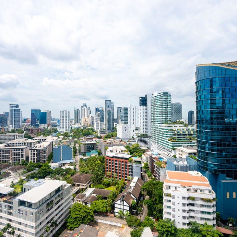 Hampton Thonglor 10