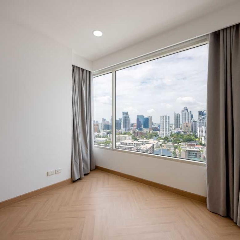 Hampton Thonglor 10
