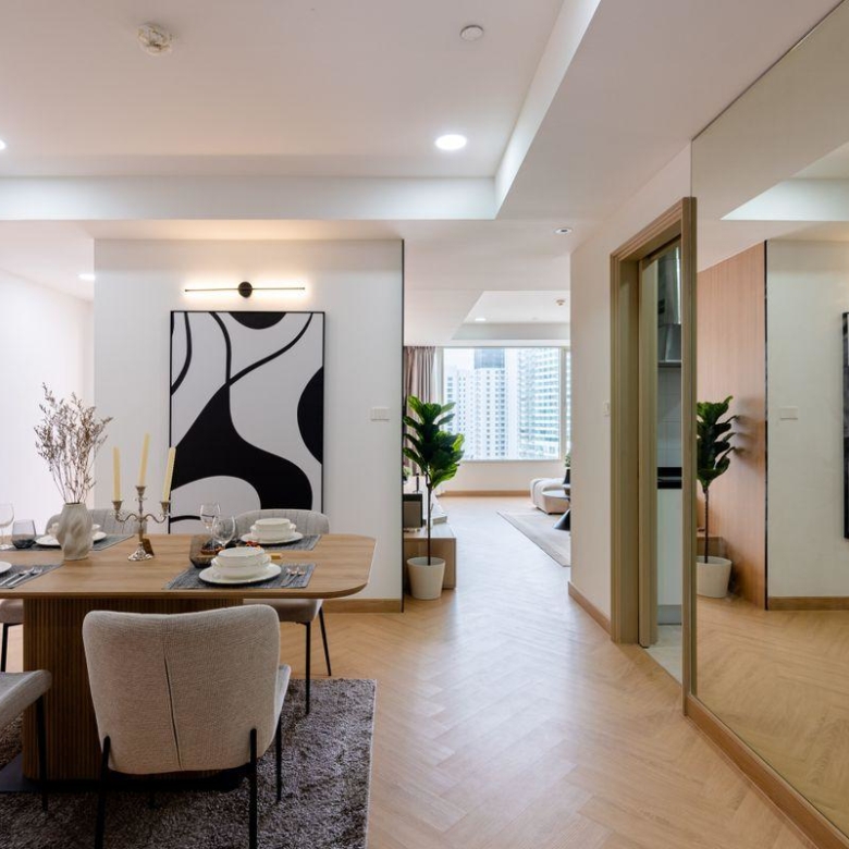 Hampton Thonglor 10