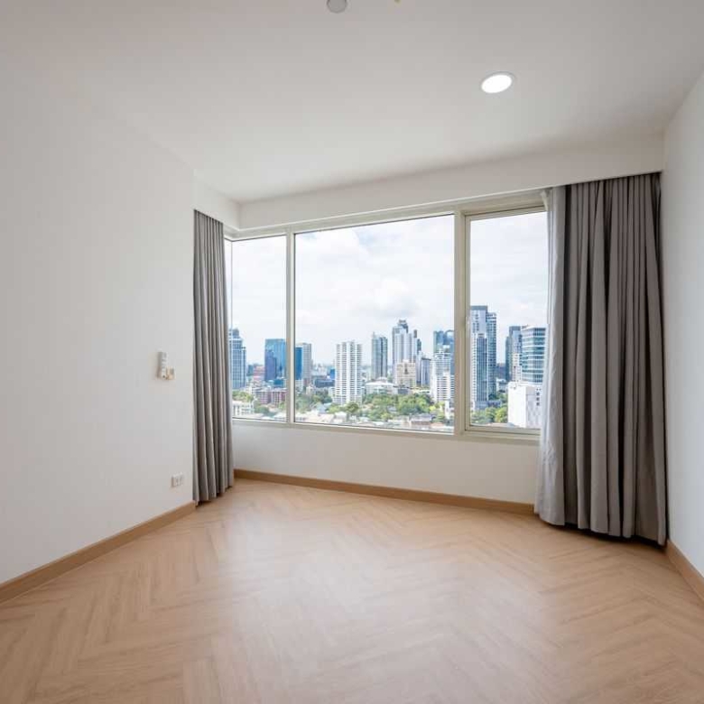 Hampton Thonglor 10