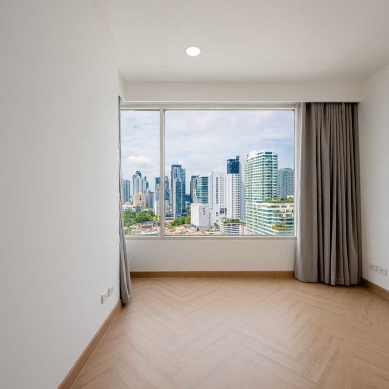 Hampton Thonglor 10